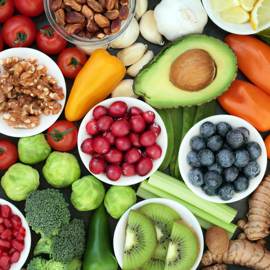 Acné hormonale : les aliments qui régulent (et ceux qui aggravent)