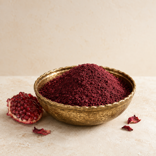 Poudre d’Aker Fassi dans un bol marocain en laiton
